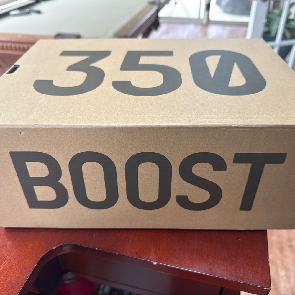 Adidas YZY 350 V2 Box in Classic Brown size 9 in men’s - Picture 2 of 10